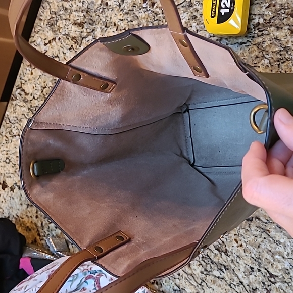 Olive Color Tote - Picture 5 of 9